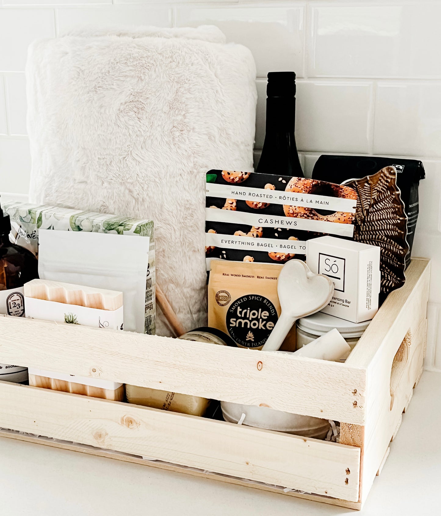 DELUXE WELCOME HOME GIFT CRATE